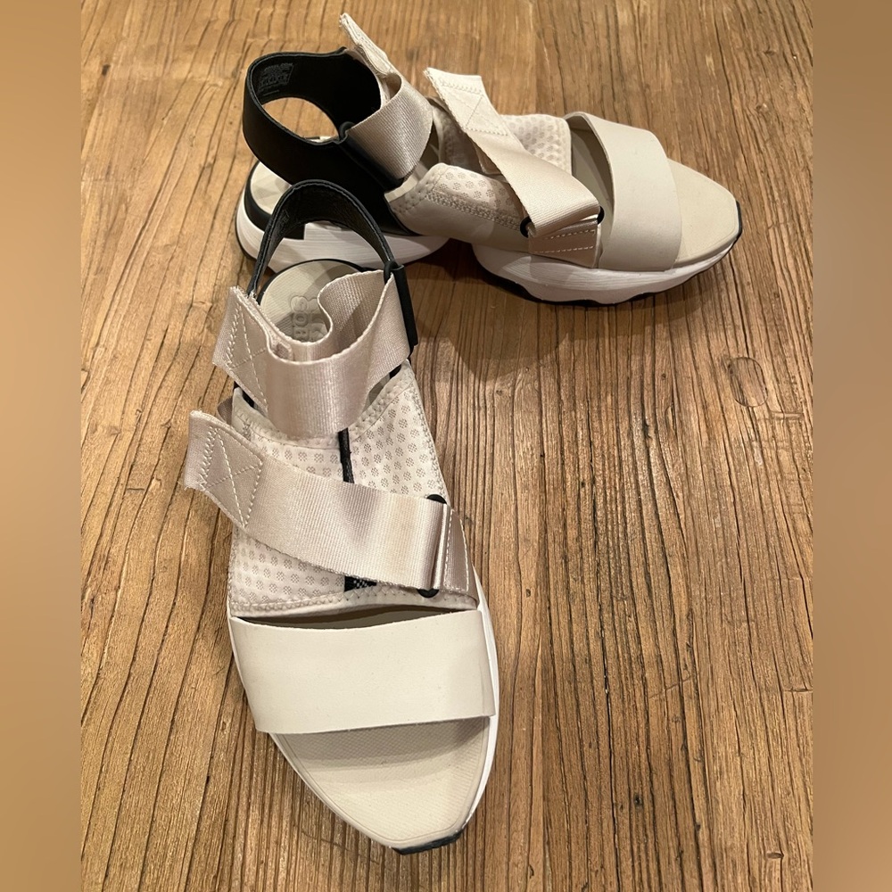 EUC Like New Sorel Kinetic Impact Sandal Taupe, Women’s Size 8